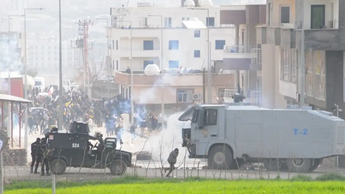 DEM Parti'nin Nevruz Kutlamasında İzinsiz Gösteriye Polis Müdahalesi