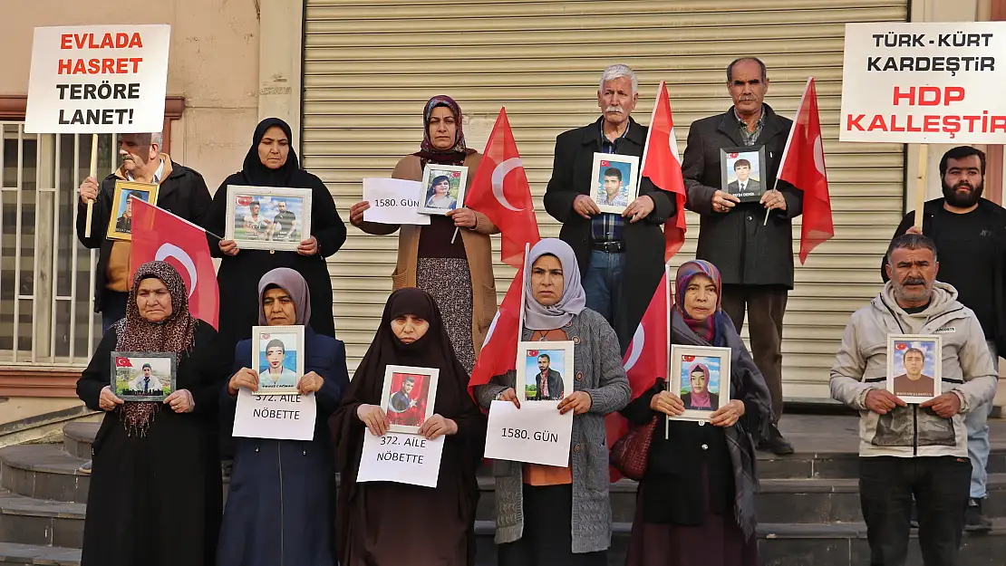 DEM Parti Önünde Evladını Bekleyen Anne Sayısı  372'ye ulaştı