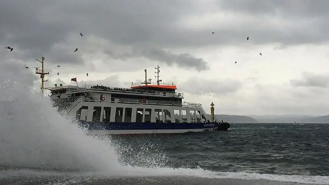 Denizin Ortasında Korku Dolu Anlar! Arabaların Camları Patladı