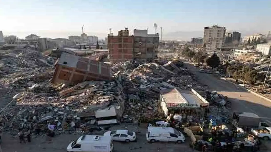 Depremin yıldönümünde yine deprem oldu