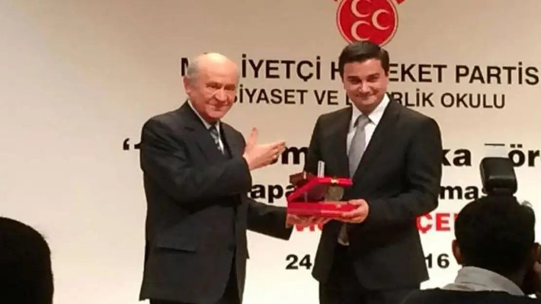 Devlet Bahçeli'nin Öcalan Çağrısını Eleştiren MHP'li İsim Görevden Alındı!