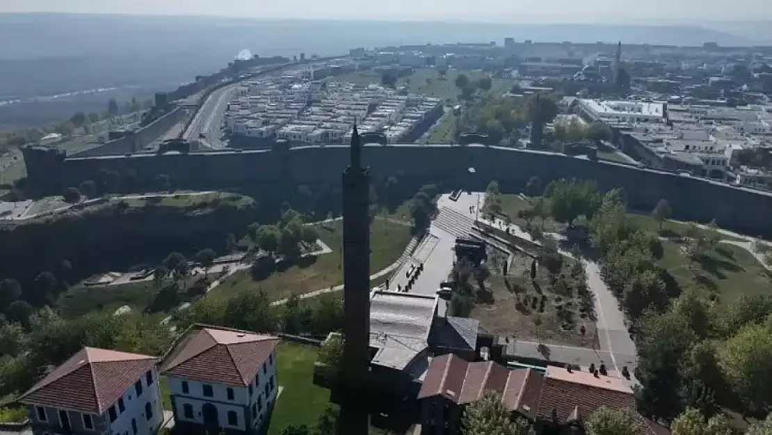 Diyarbakır'da, surlardan düşen Zeynep Nursima'dan hayatını kaybetti!