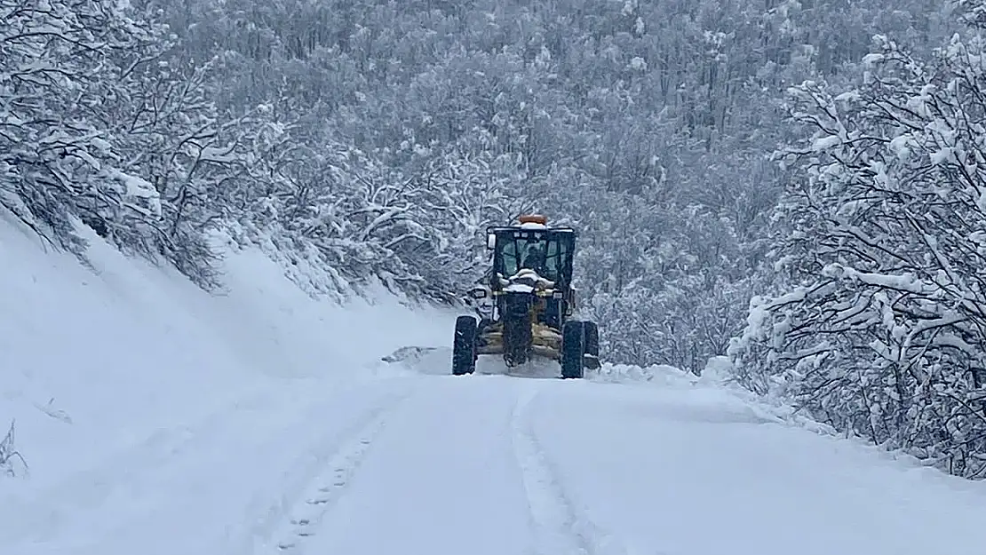 Doğu Kara Teslim 102 Köy Yolu Ulaşıma Kapandı