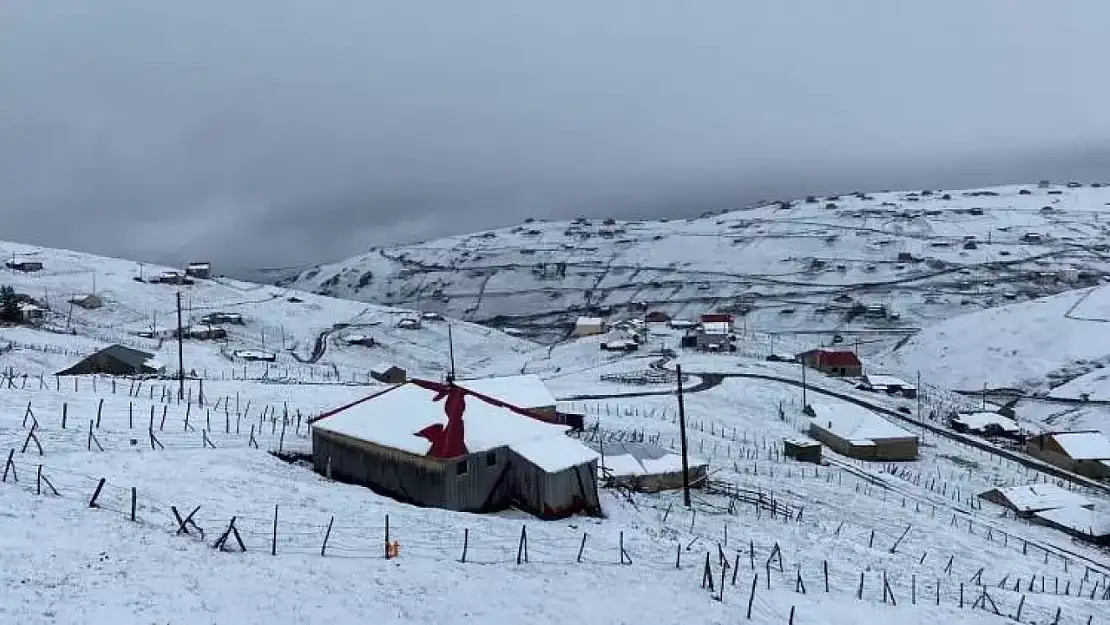 Doğu Karadeniz yaylalarında kar yağdı!