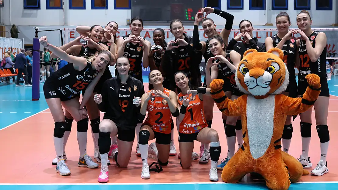 Eczacıbaşı Dynavit, Axa Sigorta Kupa Voley'de yarı finalde