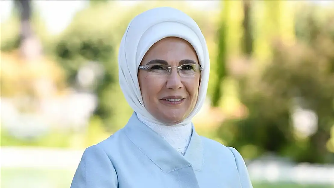 Emine Erdoğan Ebeleri Unutmadı