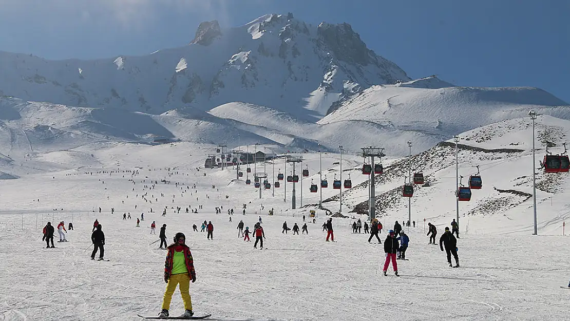 Erciyes'te kar kalınlığı 110 santimetreye ulaştı