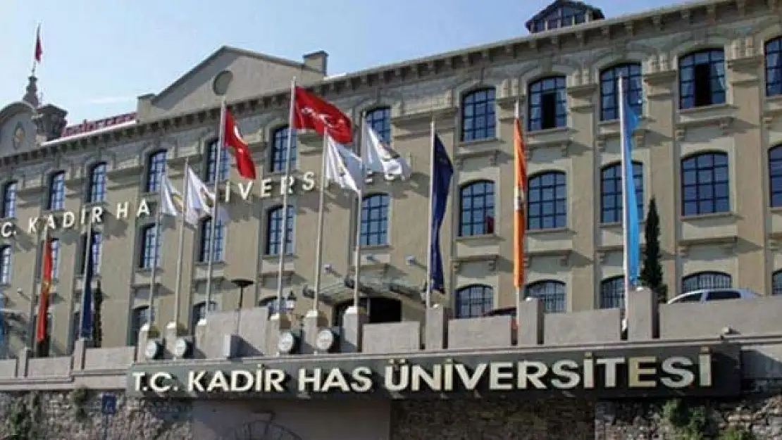 Erdoğan'ın Başdanışmanı Saral'dan Kadir Has Üniversitesi'nde Mescide Ayakkabıyla Girilmesine Tepki