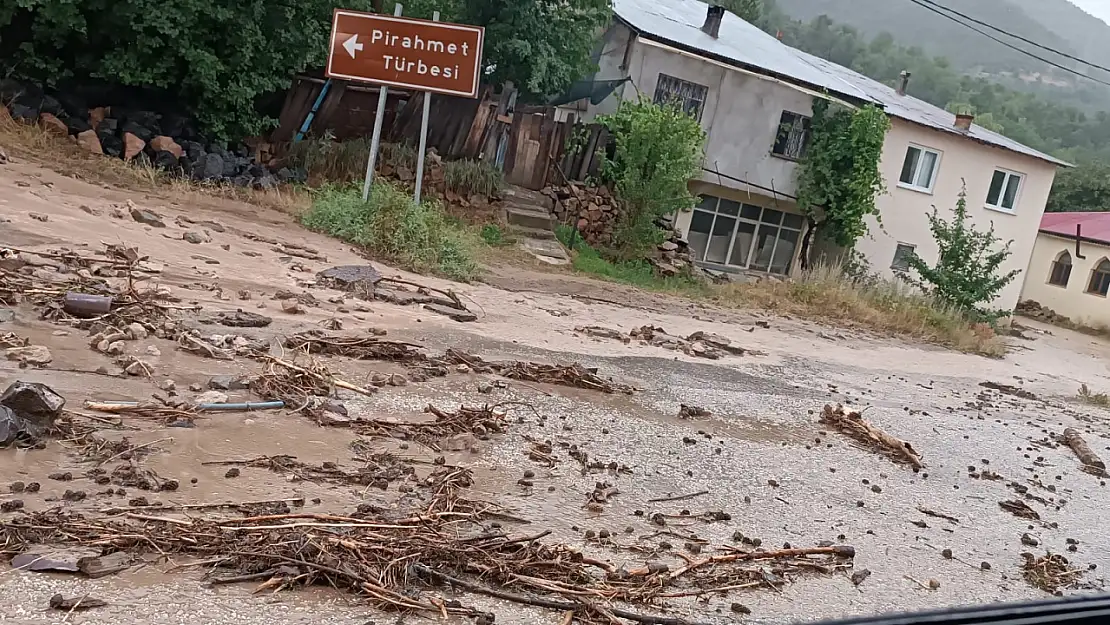 Erzincan-Gümüşhane Karayolu Sel Nedeniyle Ulaşıma Kapandı!