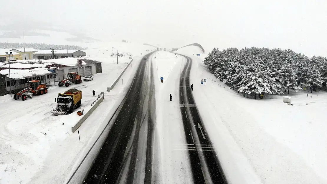 Erzincan'ın yüksek kesimlerinde kar etkili oldu