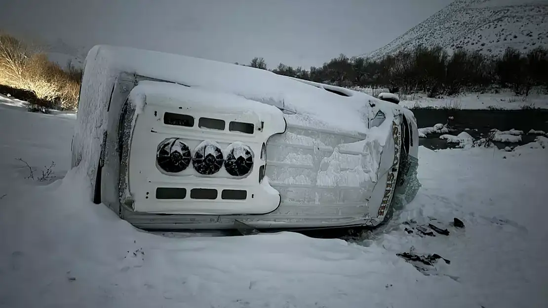 Erzurum'da Midibüs şarampole yuvarlandı