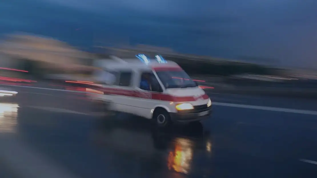 Eşini 32 Yerinden Bıçaklayan Sanığın Cezasına Ambulans İndirimi!