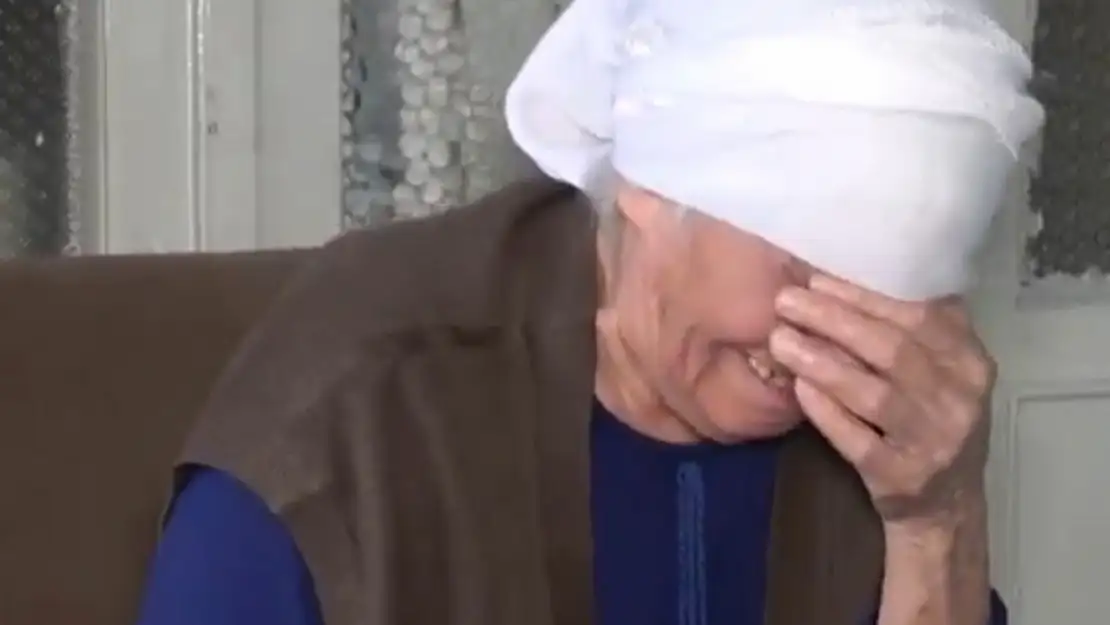 Evden çıkartılmak istenen görme engelli Emine teyze gözyaşlarını tutamadı