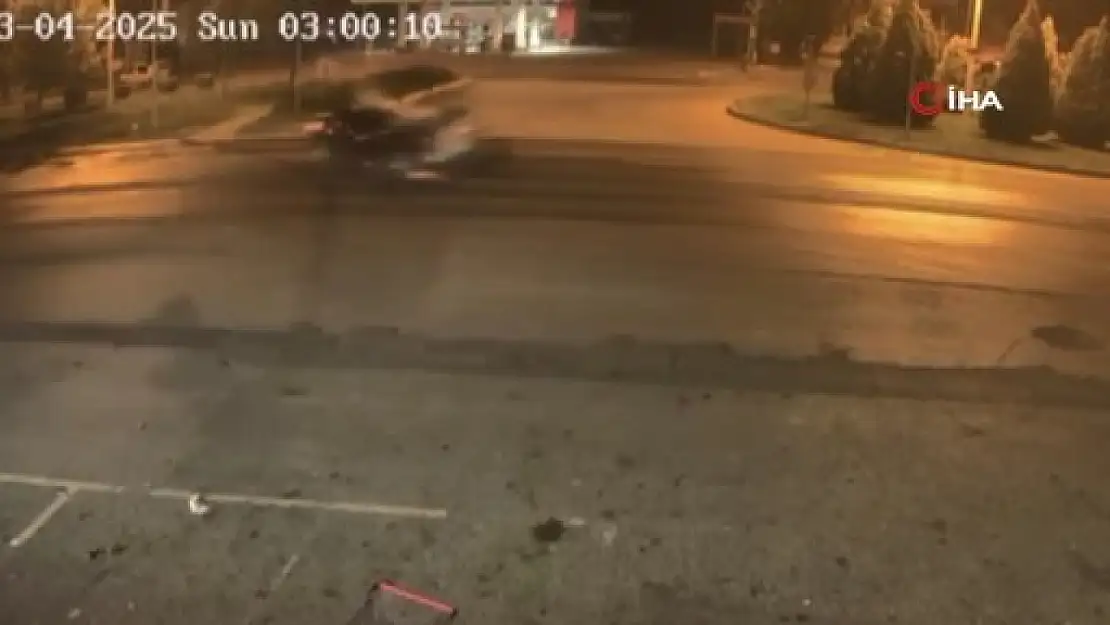 Feci çarpışma kameraya kaydedildi: 2 yaralı