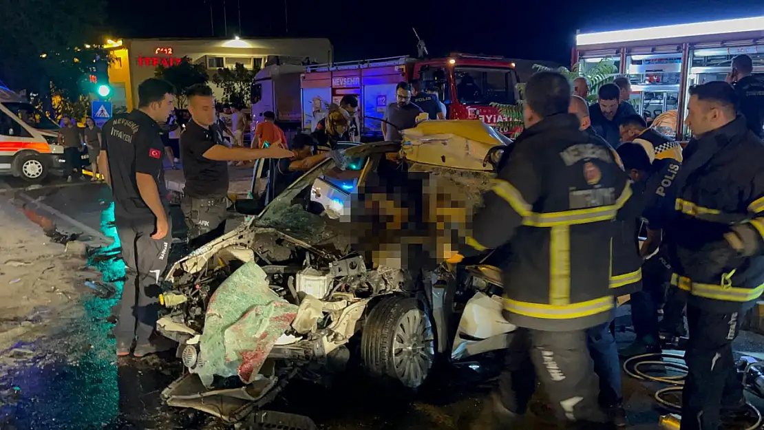 Feci Kaza İki Kardeşi Hayattan Kopardı, 3 Kişi Yaralandı