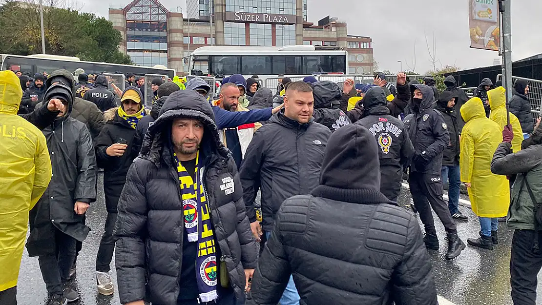 Fenerbahçe taraftarı stada ulaştı