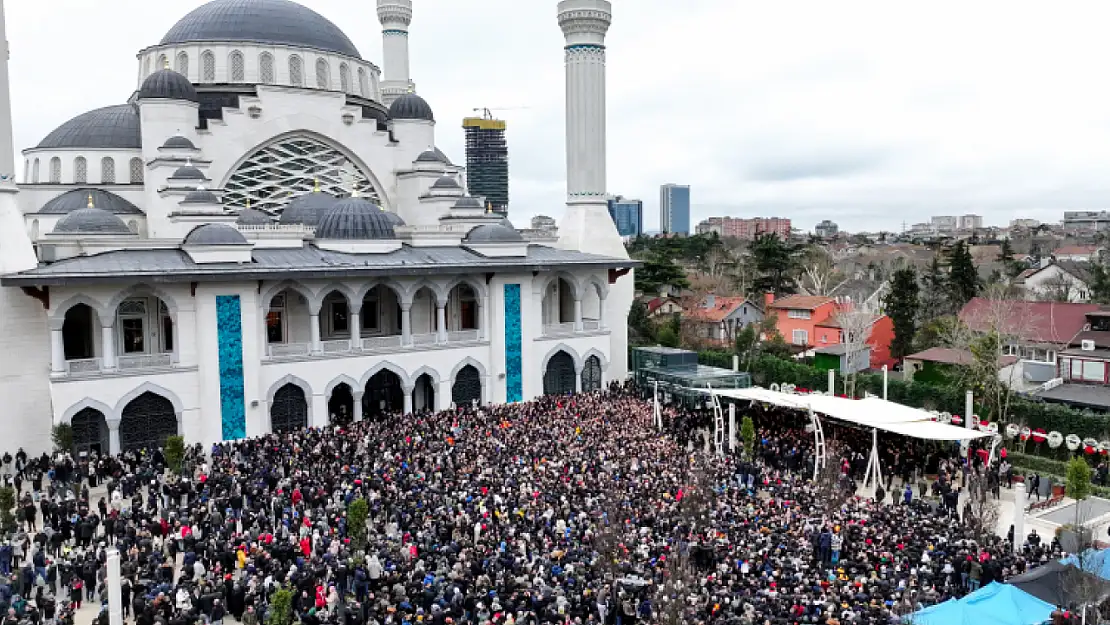 Ferdi Tayfur Son Yolculuğuna Uğurlandı! Cenazesine Sevenleri Akın Etti