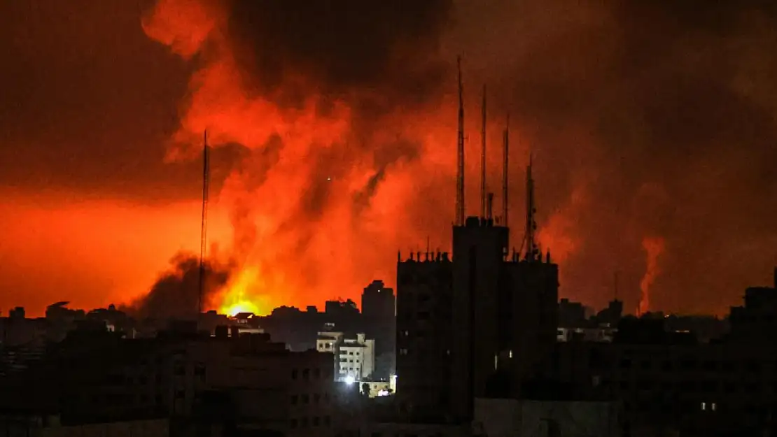 Filistinlilerin Kampını Bombalayan İsrail, Sivilleri Diri Diri Yaktı!