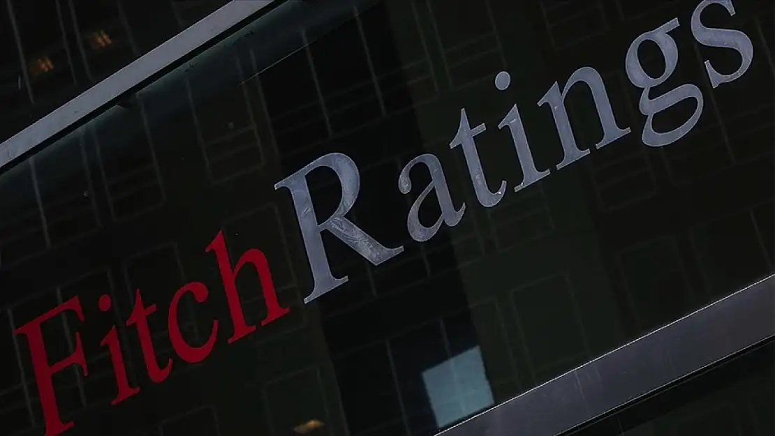 Fitch Ratings Türkiye'nin Kredi Notunu 'B+'dan 'BB-'ye Yükseltti