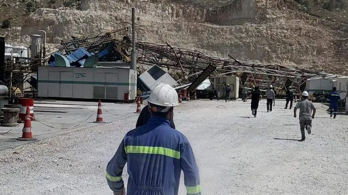 Gabar Dağı'nda Petrol Arama Sahasında sondaj Kulesi Devrildi: İşçiler Kule Altında Kaldı!