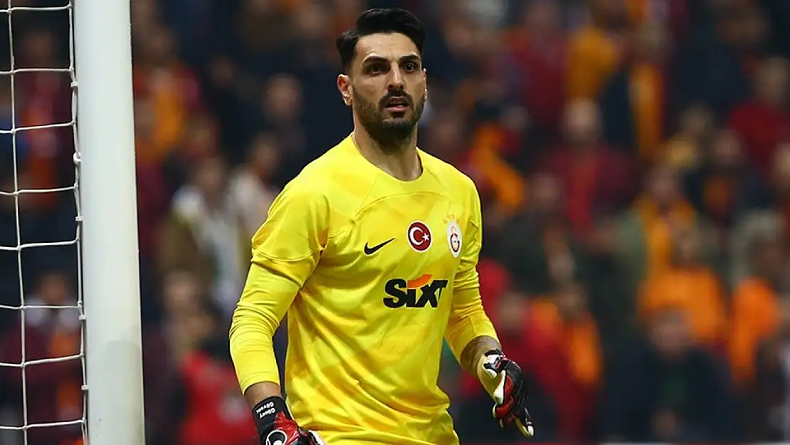 Galatasaray - PAOK Karşılaşmasında Günay İlk Yarıda Muslera'yı Aratmadı!