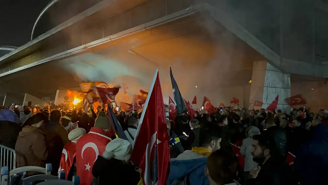 Galatasaray ve Fenerbahçe Coşkuyla Karşılandı