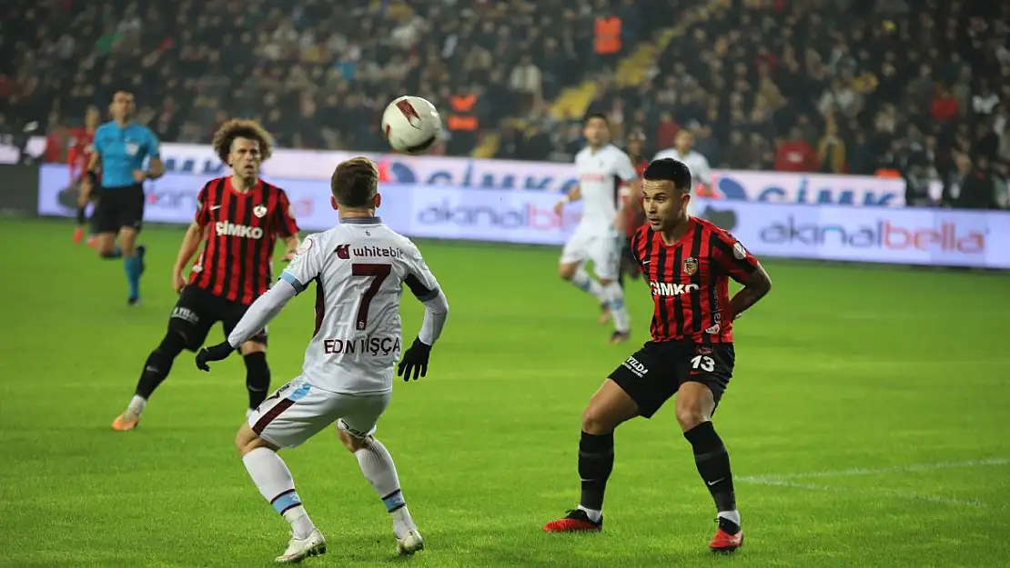 Gaziantep FK: 0 - Trabzonspor: 0 (İlk yarı)  
