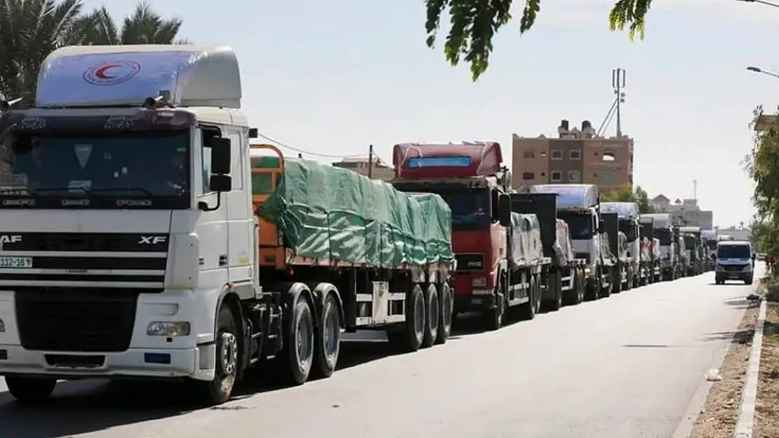 Gazze'de Yardım Tırları Sınırda Bekliyor, Çocuklar Açlıktan Ölüyor