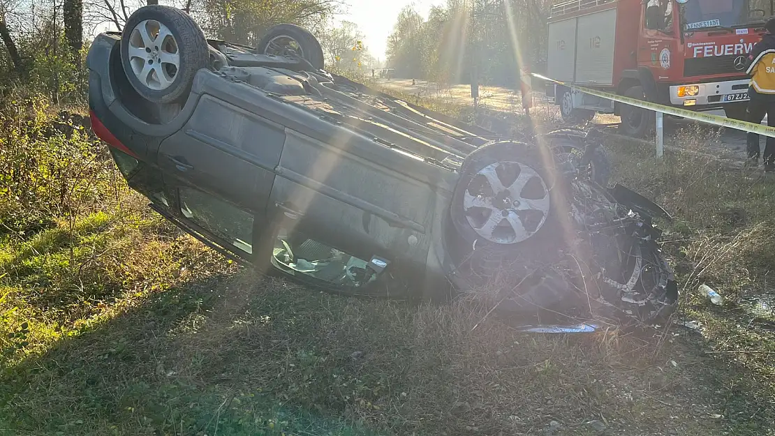 Genç kadın takla atan otomobilde hayatını kaybetti