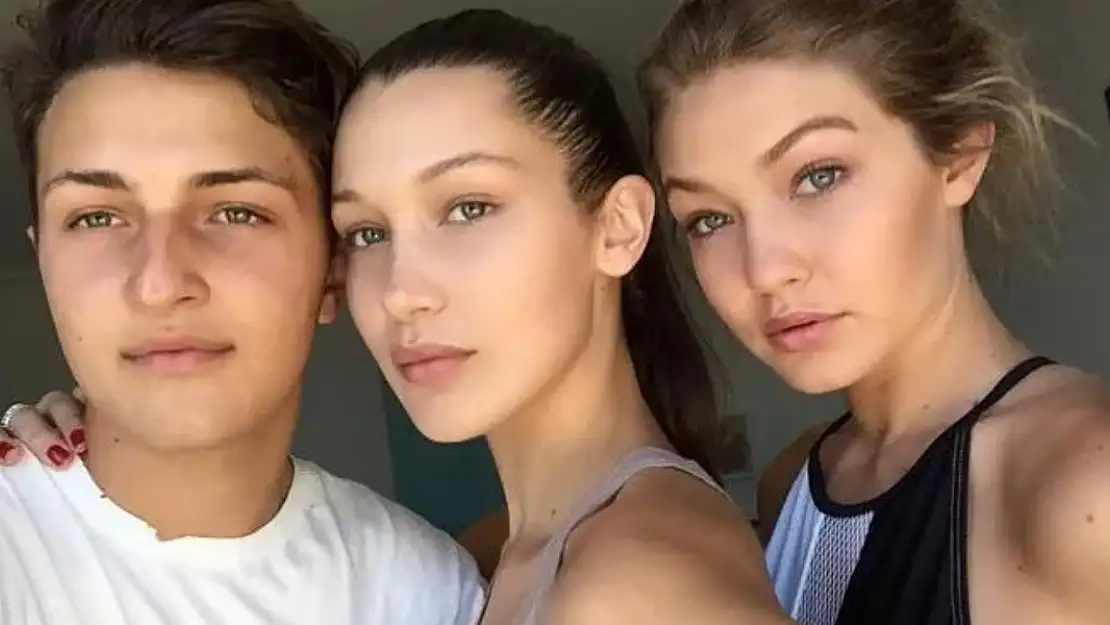 Gigi ve Bella Hadid'in Kardeşlerinden Dikkat Çeken Umre Pozu