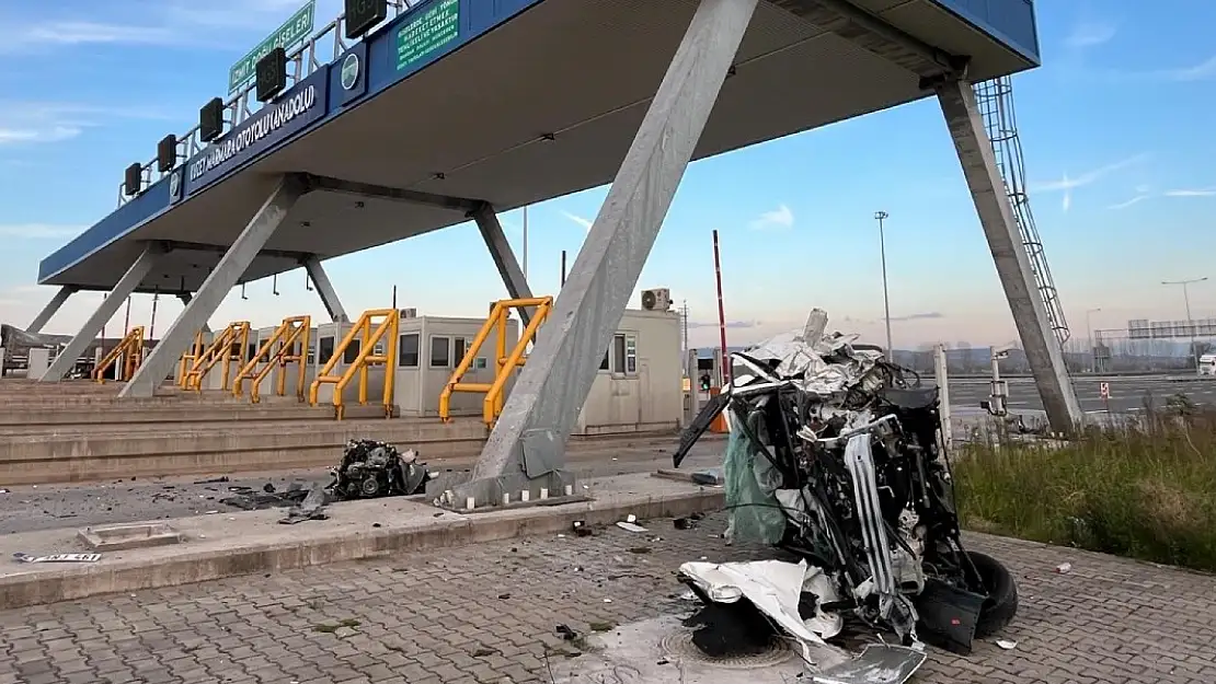 Gişeye Çarpan Araç Hurdaya Döndü 1 Ölü