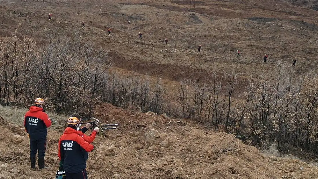 Göçük Altındaki İşçiler, Yerin 30 Metre Altını Görüntüleyen Dronlarla Aranıyor