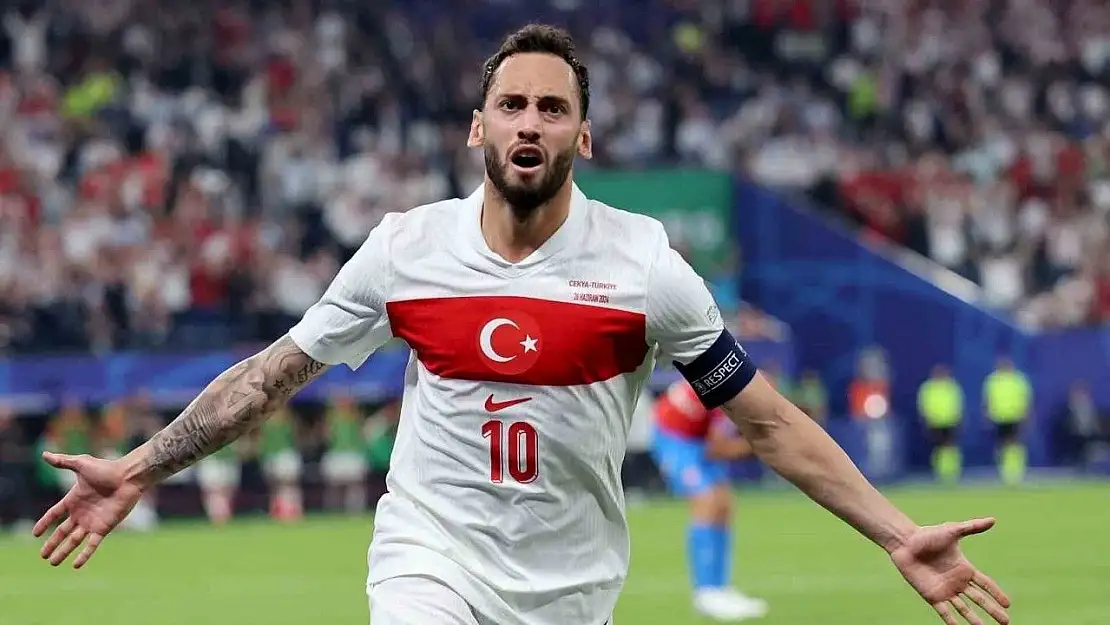 Hakan Çalhanoğlu Ballon d'Or'a aday gösterildi!