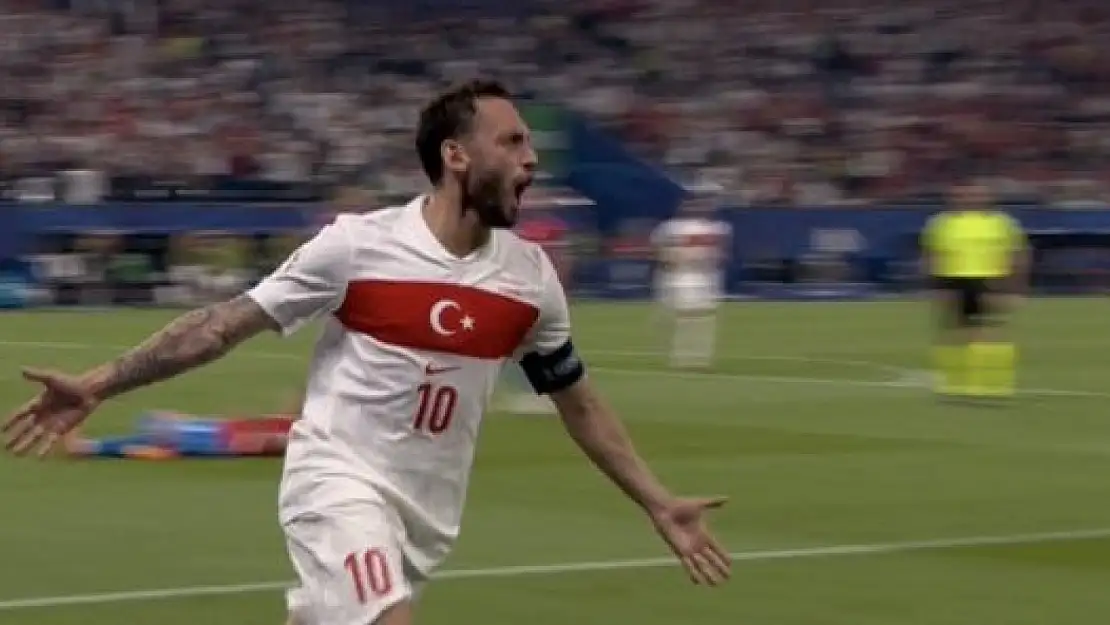 Hakan Çalhanoğlu, Şeytanın Bacağını Kırdı Türkiye 1-0 Öne Geçti