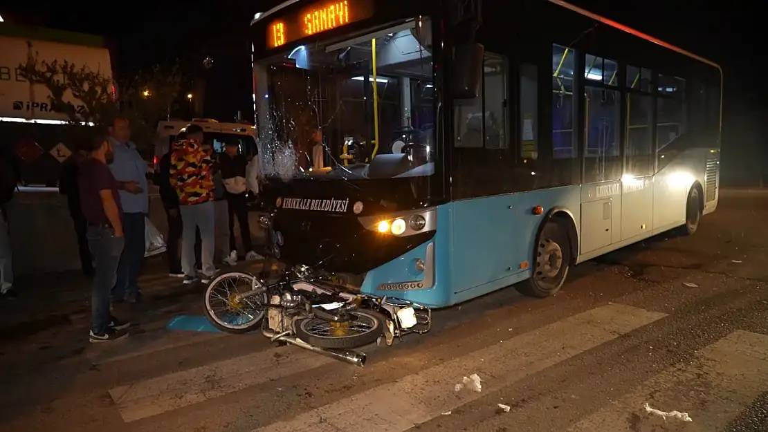 Halk Otobüsü ile Motosiklet Çarpıştı, 14 Yaşındaki Çocuk Can Verdi