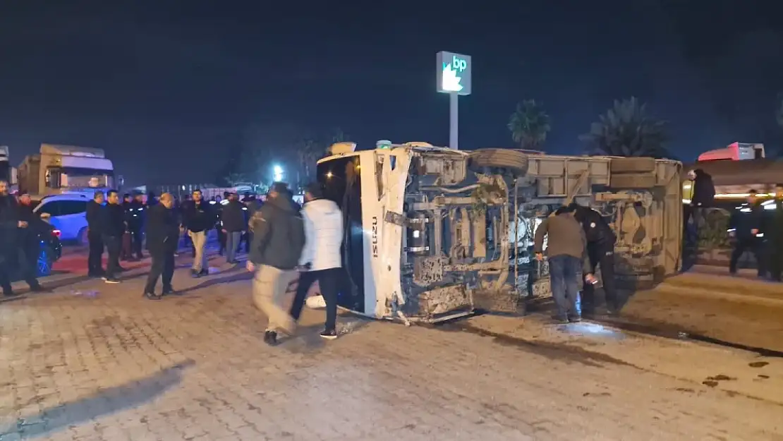 Hatay'a Göreve Giden Polisleri Taşıyan Midibüs Devrildi: 10 Yaralı