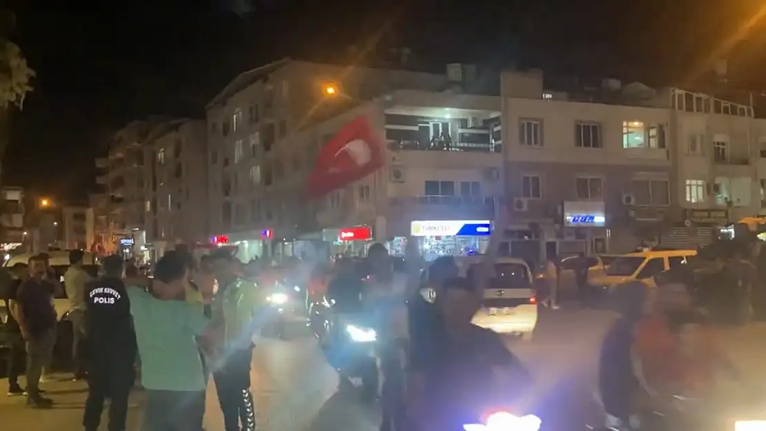Hatay Reyhanlı'da Halk Türk Bayraklarıyla Konvoy Düzenledi