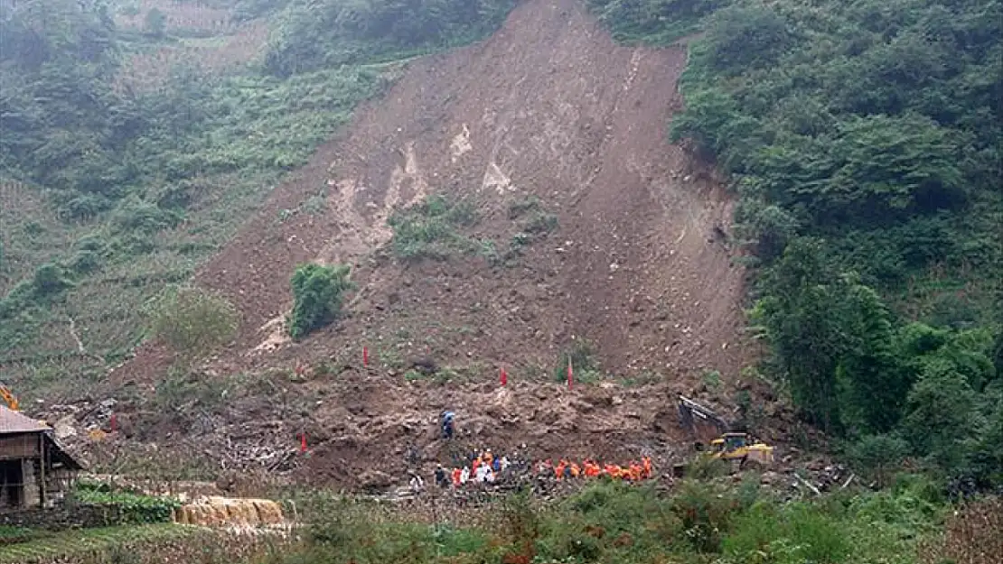 Heyelan Faciası! 9 Ölü, 17 Kişi Kayıp