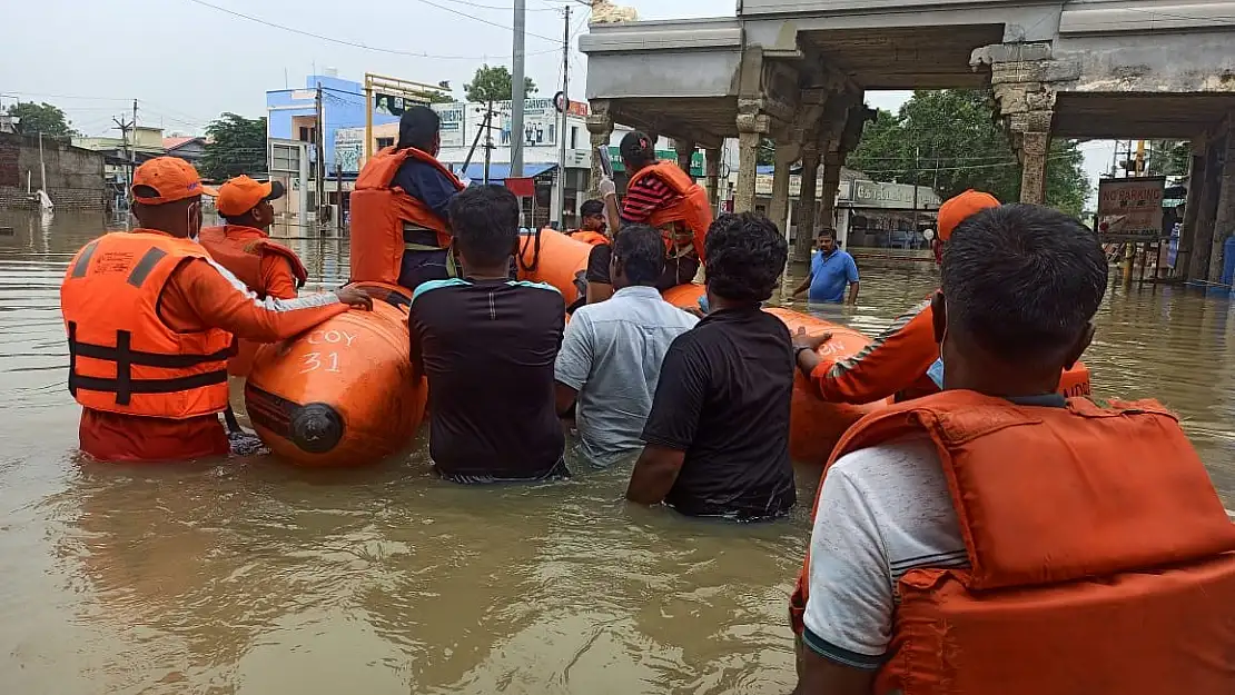 Hindistan'da şiddetli yağış sele döndü: 31 ölü