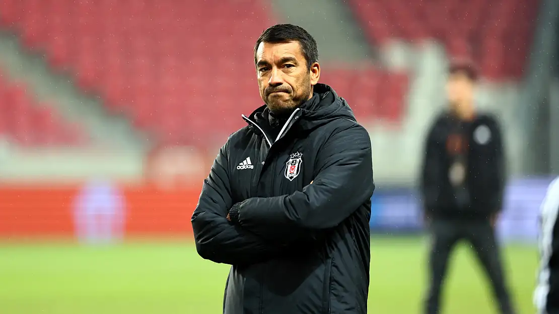 Hüseyin Yücel Açıkladı! Beşiktaş Giovanni van Bronckhorst İle Yolları Ayırdı mı?