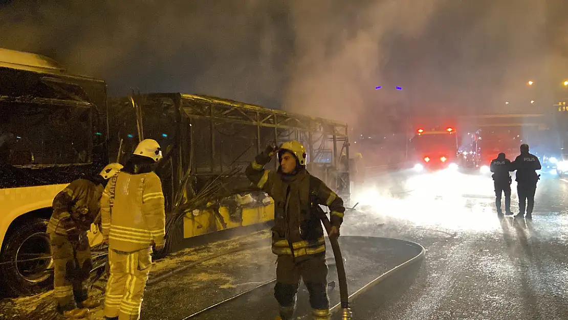 İETT otobüsü alev aldı