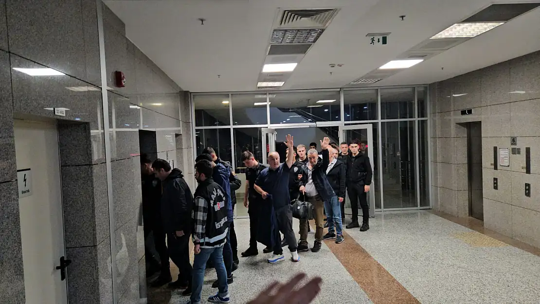 İmamoğlu'nun koruma müdürü ile özel kalem müdürü dahi 25 kişi tutuklandı