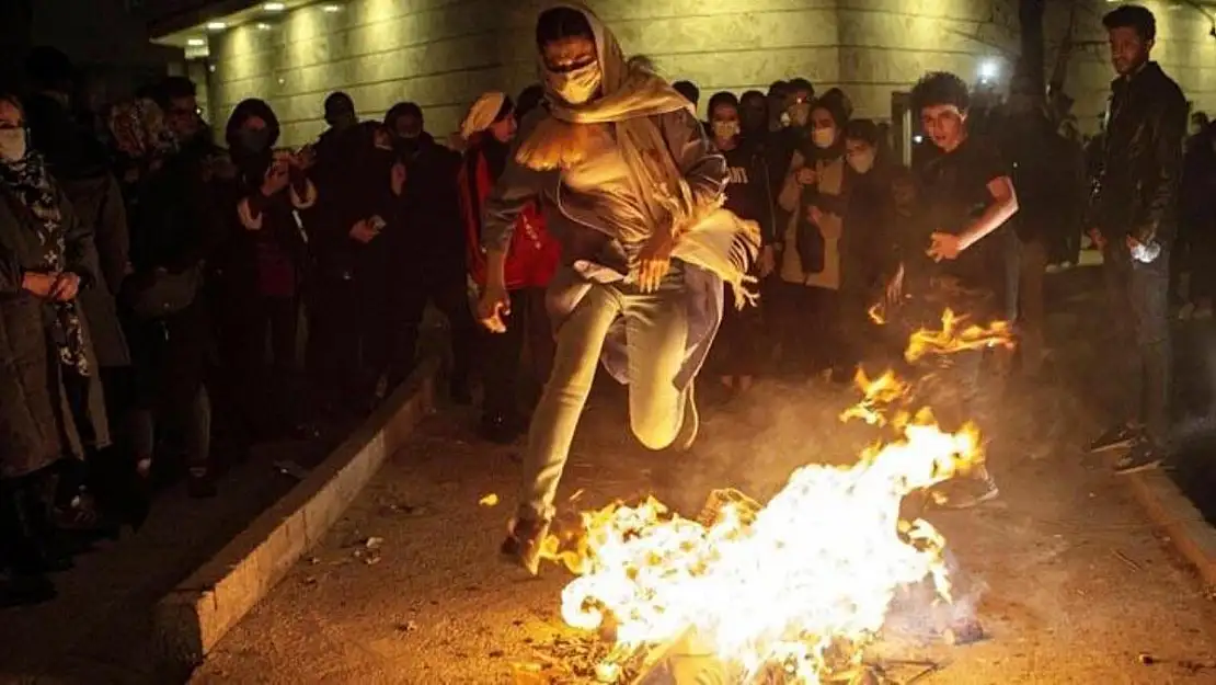 İran'da Katliam Gibi Kutlama 14 Ölü, Binlerce Yaralı