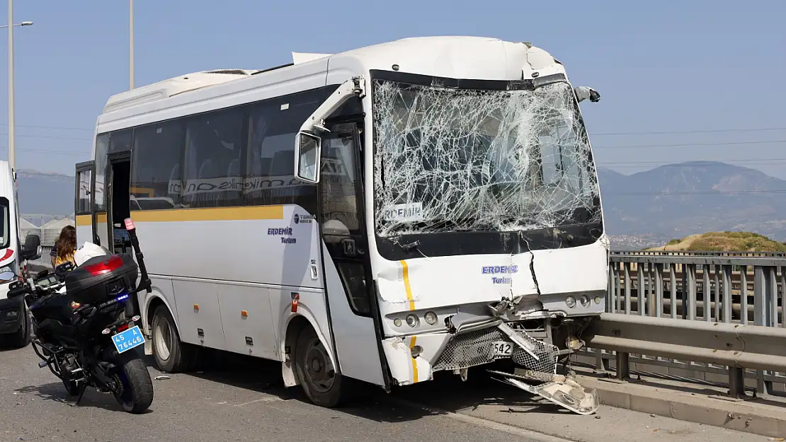 İşçi Servisleri Zincirleme Kaza Yaptı: 35 Yaralı