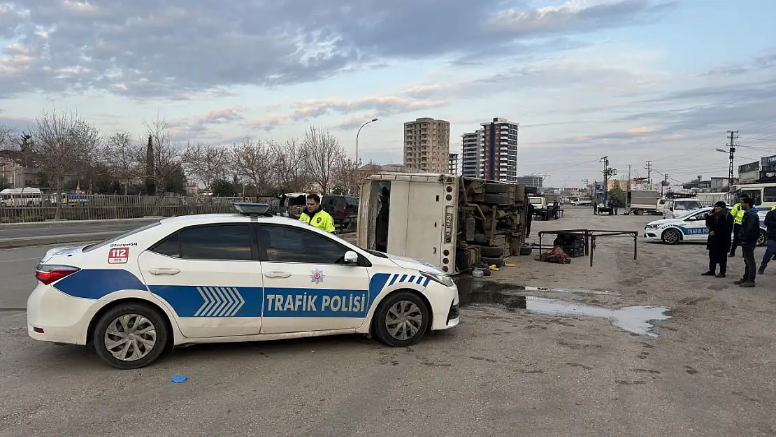 İşçileri Taşıyan Midibüs Devrildi Çok Sayıda İşçi Yaralandı