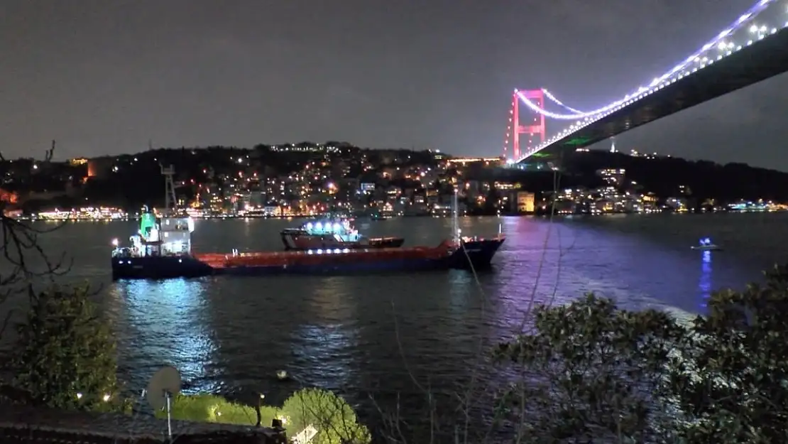 İstanbul Boğazı Gemi Trafiğine Açıldı