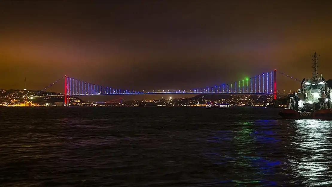 İstanbul Boğazı Gemi Trafiğine Kapatıldı