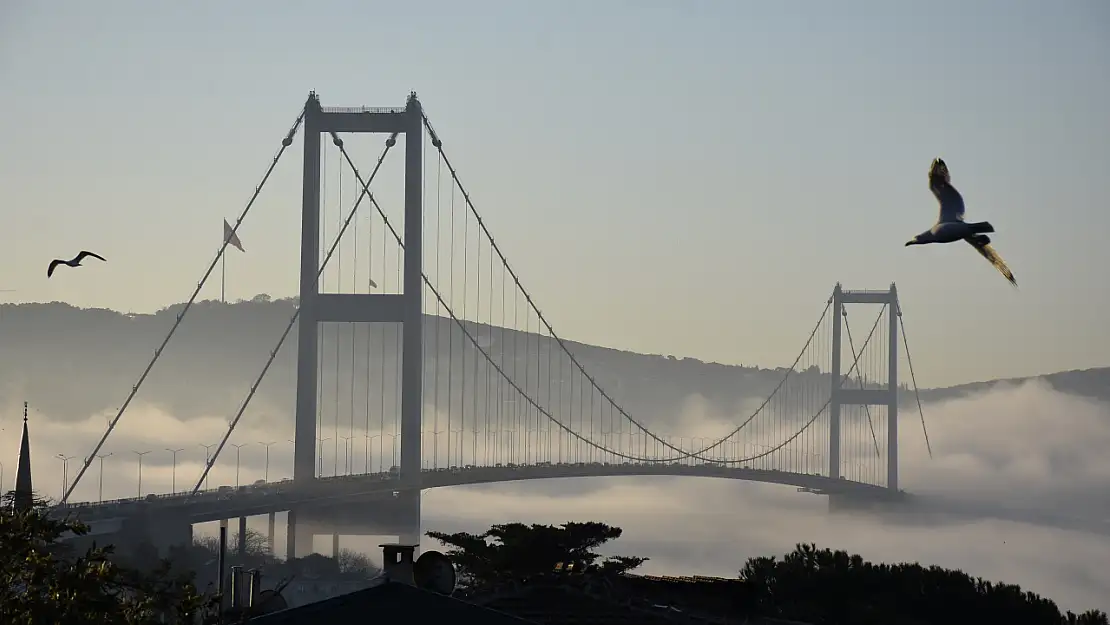 İstanbul Boğazı'nda gemi trafiği durduruldu bazı vapur seferleri iptal oldu