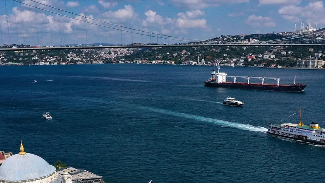 İstanbul Boğazı'nda gemi trafiği çift yönlü askıya alındı! Nedeni açıklandı