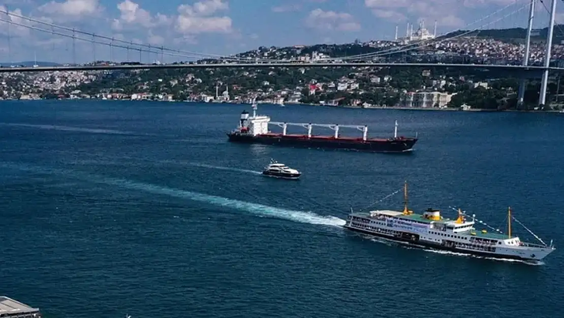 İstanbul Boğazı Şamandıra Yarışı Nedeniyle Gemi Trafiğine Kapatıldı